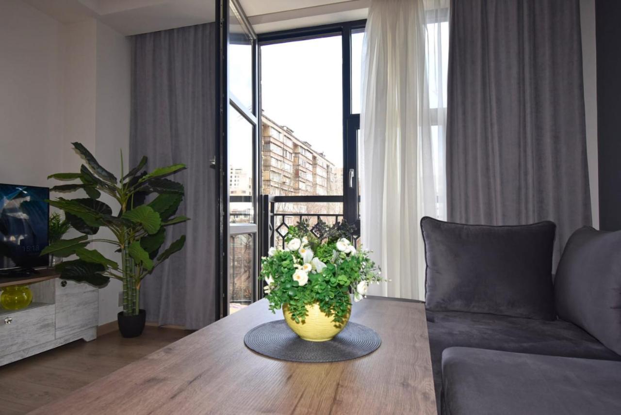Home4You City Center Apartments Ereván Exterior foto