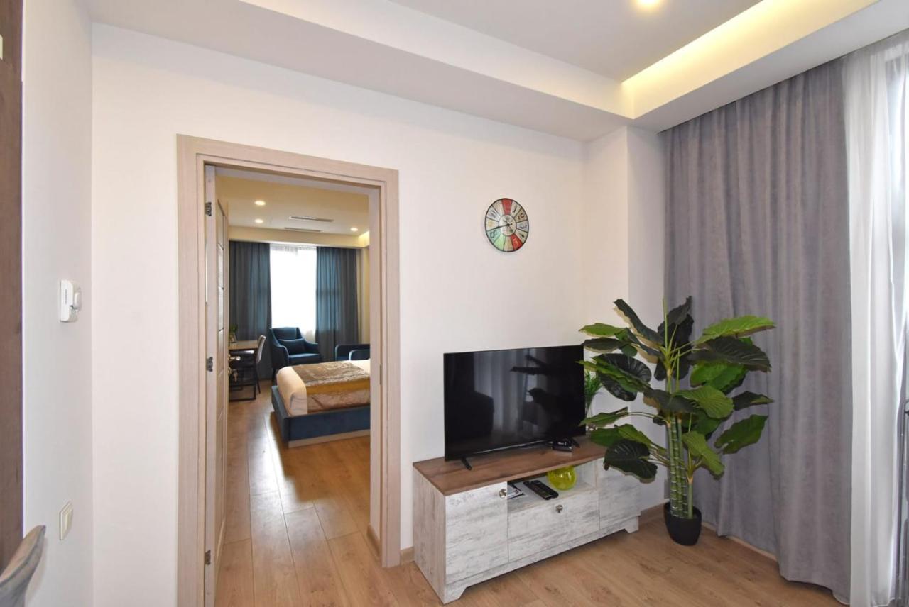 Home4You City Center Apartments Ereván Exterior foto