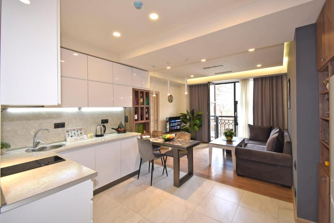 Home4You City Center Apartments Ereván Exterior foto