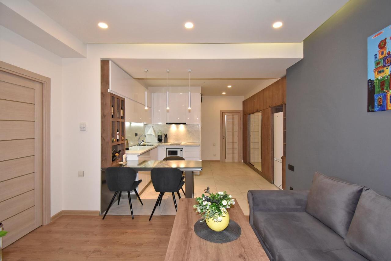 Home4You City Center Apartments Ereván Exterior foto